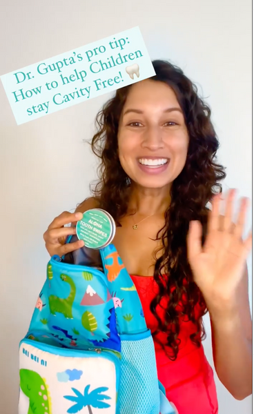 October 5, 2023 ~ 🎒 🦷 The best thing for your child’s backpack to help prevent cavities? Aloha Tooth Swipes! Dr. Gupta shares about how one of our AlohaBrite moms puts Swipes in all the backpacks for school! Children don’t always have a toothbrush at scho